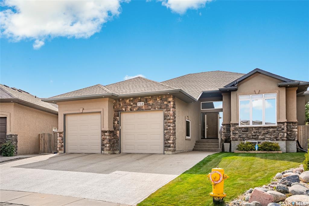 Second View of 914 Paton Bay, Willowgrove, Saskatoon, Saskatchewan, S7W 0B9