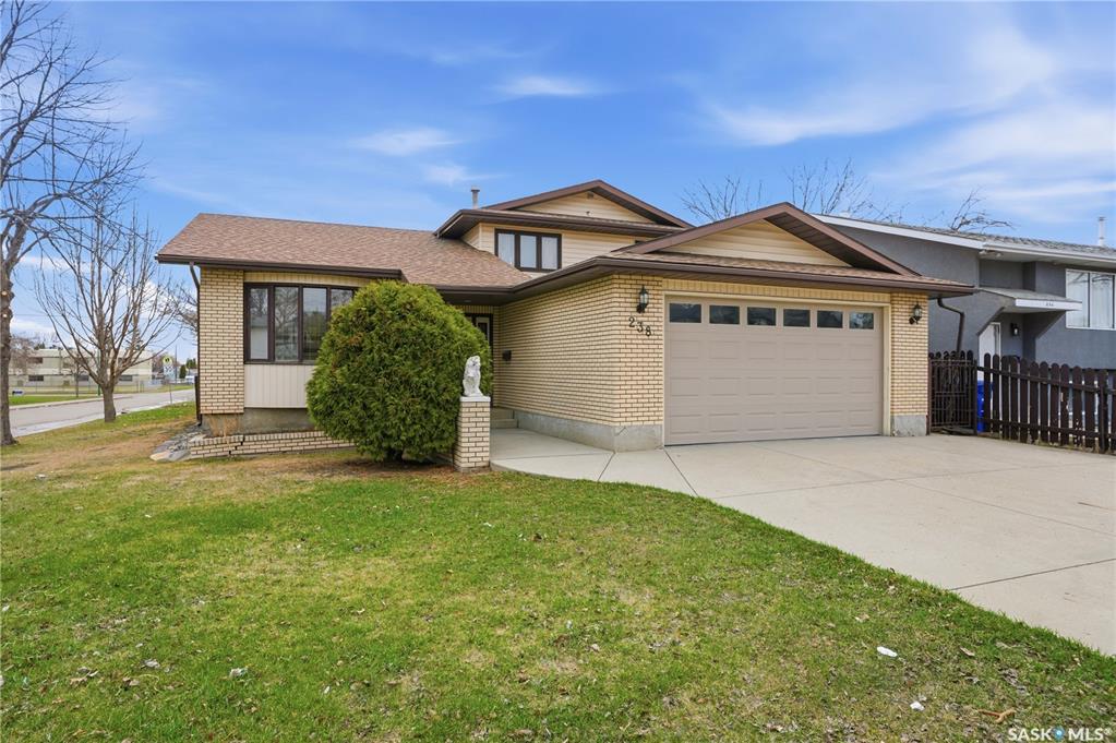 Second View of 238 S Avenue N, Mount Royal SA, Saskatoon, Saskatchewan, S7L 2Z8