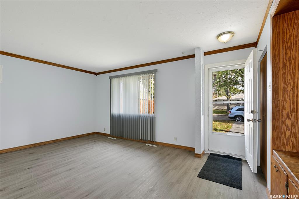 Second View of 182 Hamilton Street N, Cityview, Regina, Saskatchewan, S4R 2Y7