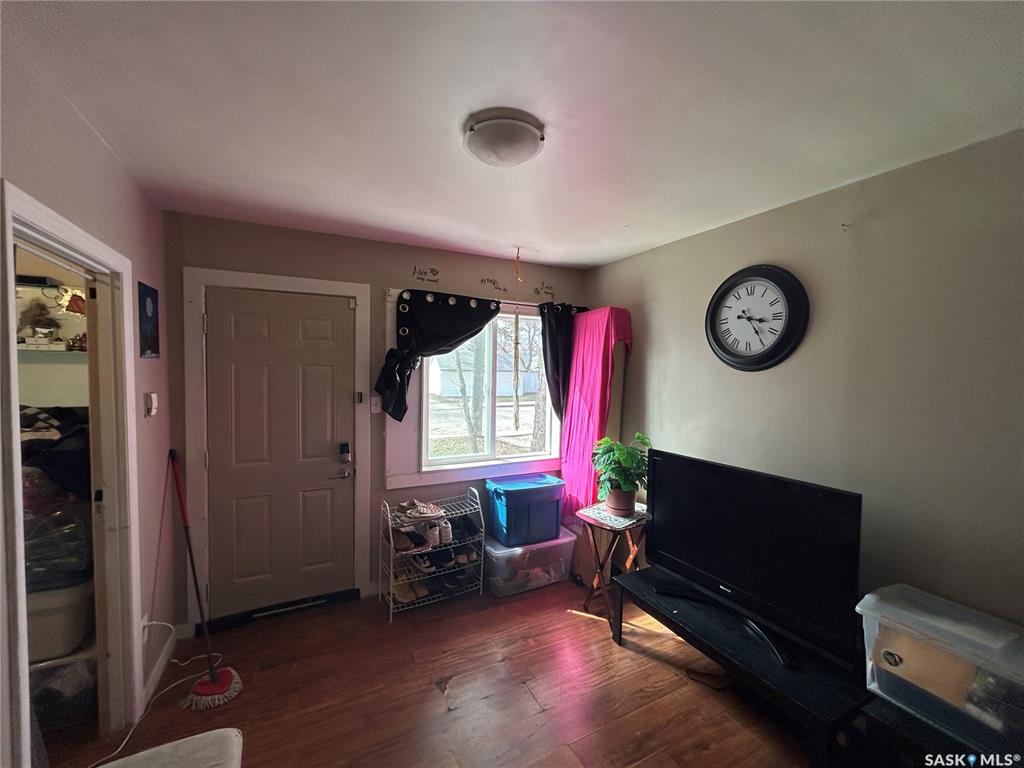 Second View of 1112 N Avenue S, Holiday Park, Saskatoon, Saskatchewan, S7M 2P8