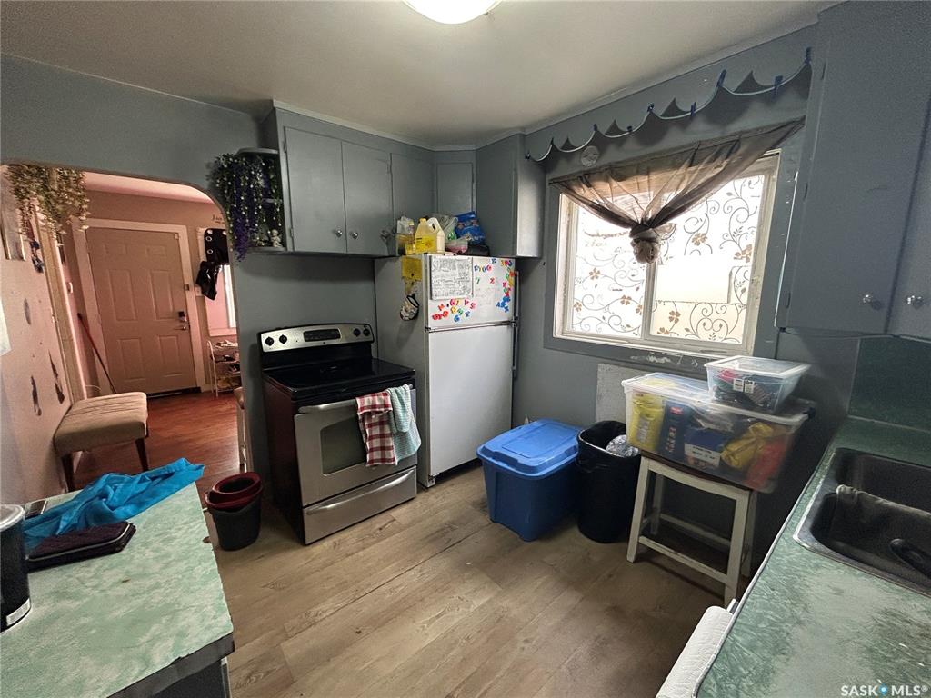 Fifth View of 1112 N Avenue S, Holiday Park, Saskatoon, Saskatchewan, S7M 2P8