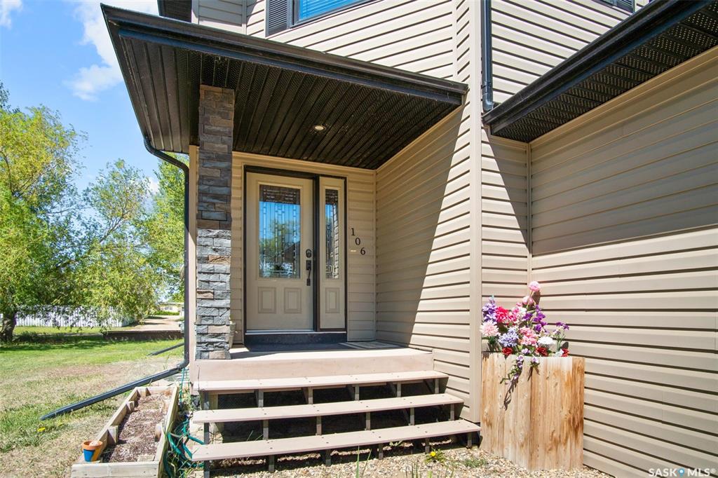Fourth View of 106 2nd Avenue N, Lucky Lake, Saskatchewan, S0L 1Z0