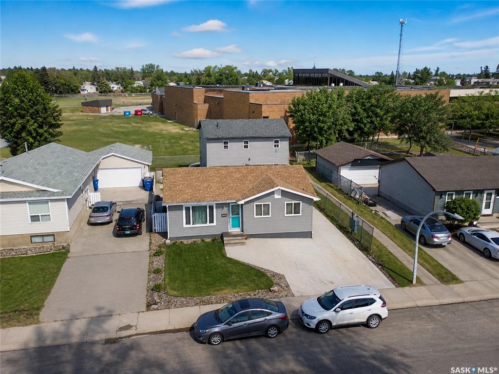 Third View of 1739 Fleet Street, Glencairn Village, Regina, Saskatchewan, S4N 6B4