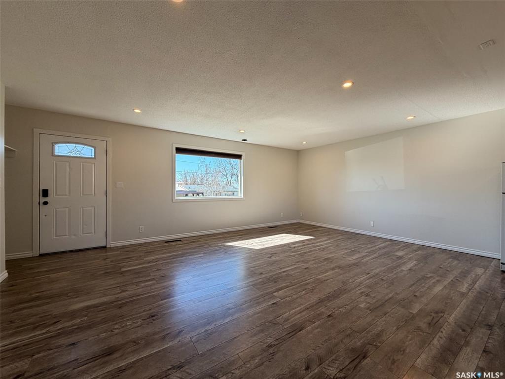 Third View of 211 2nd Street S, Cabri, Saskatchewan, S0N 0J0