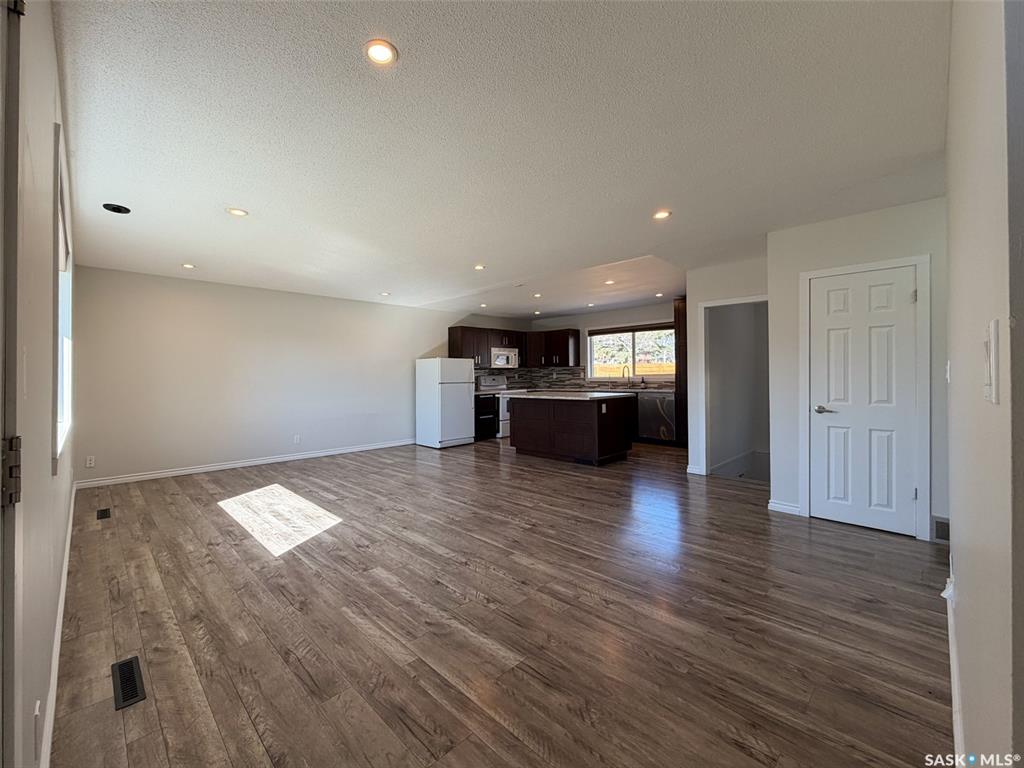 Fourth View of 211 2nd Street S, Cabri, Saskatchewan, S0N 0J0
