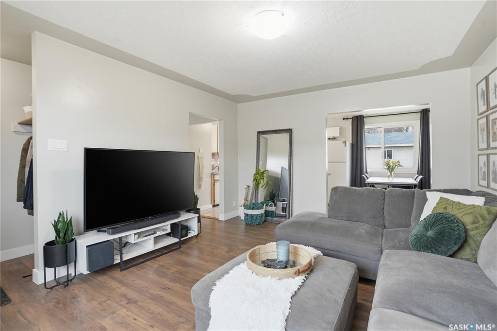 Third View of 437 W Avenue N, Mount Royal SA, Saskatoon, Saskatchewan, S7L 3G9