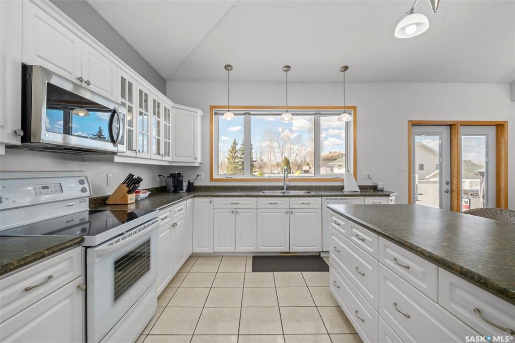 Fifth View of 35 Feschuk Place, Crescent Acres, Prince Albert, Saskatchewan, S6X 1C6