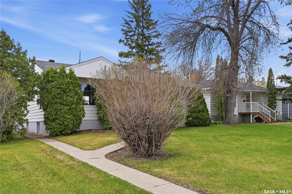 Third View of 2201 Broadway Avenue, Queen Elizabeth, Saskatoon, Saskatchewan, S7J 0Y5