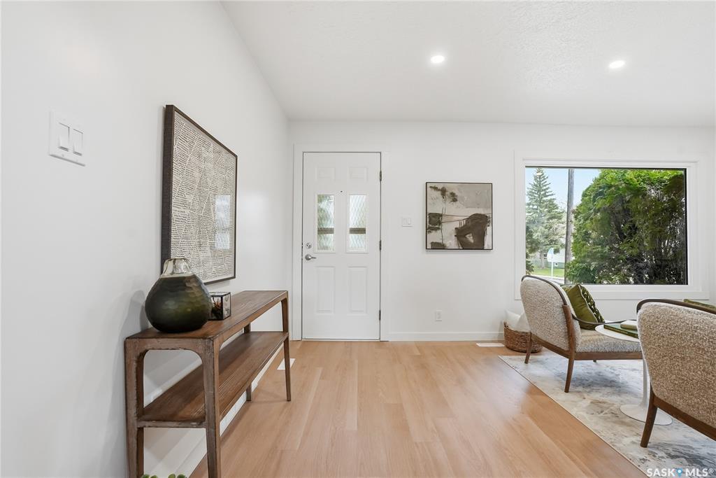 Fourth View of 2201 Broadway Avenue, Queen Elizabeth, Saskatoon, Saskatchewan, S7J 0Y5