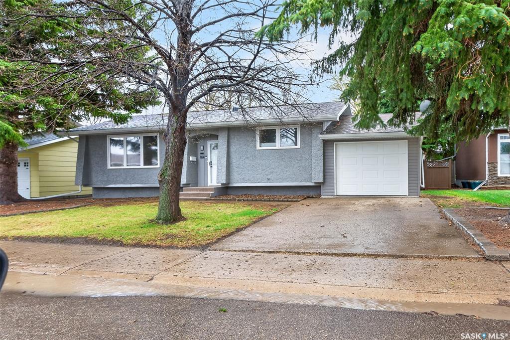 MLS® listing #SK036142 for sale located at 1227 Pascoe Drive E