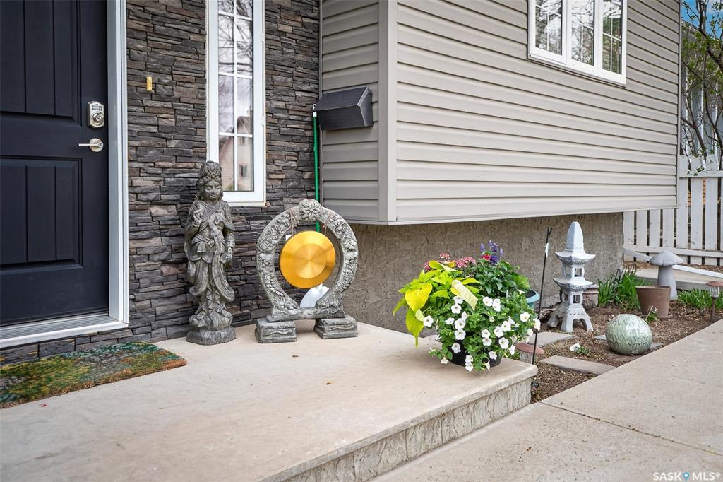 Fourth View of 1048 6th Avenue Nw, Central MJ, Moose Jaw, Saskatchewan, S6H 4A4