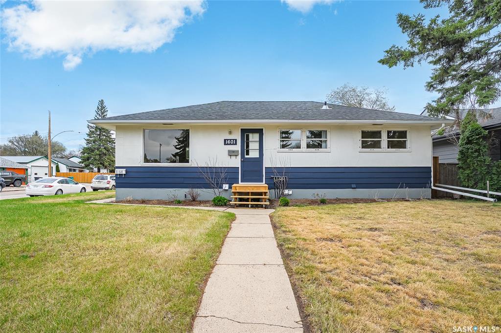 Third View of 1601 Cumberland Avenue S, Holliston, Saskatoon, Saskatchewan, S7H 2M4