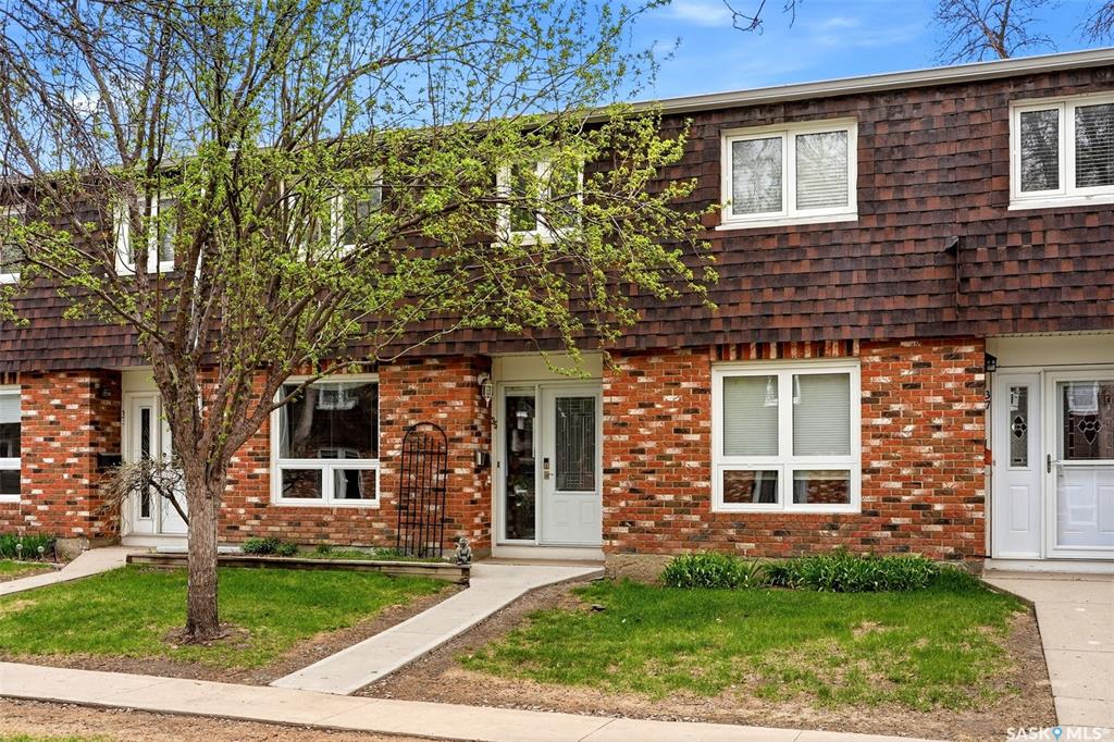 Main View of 35 Spruceview Road, Uplands, Regina, Saskatchewan, S4R 0E1