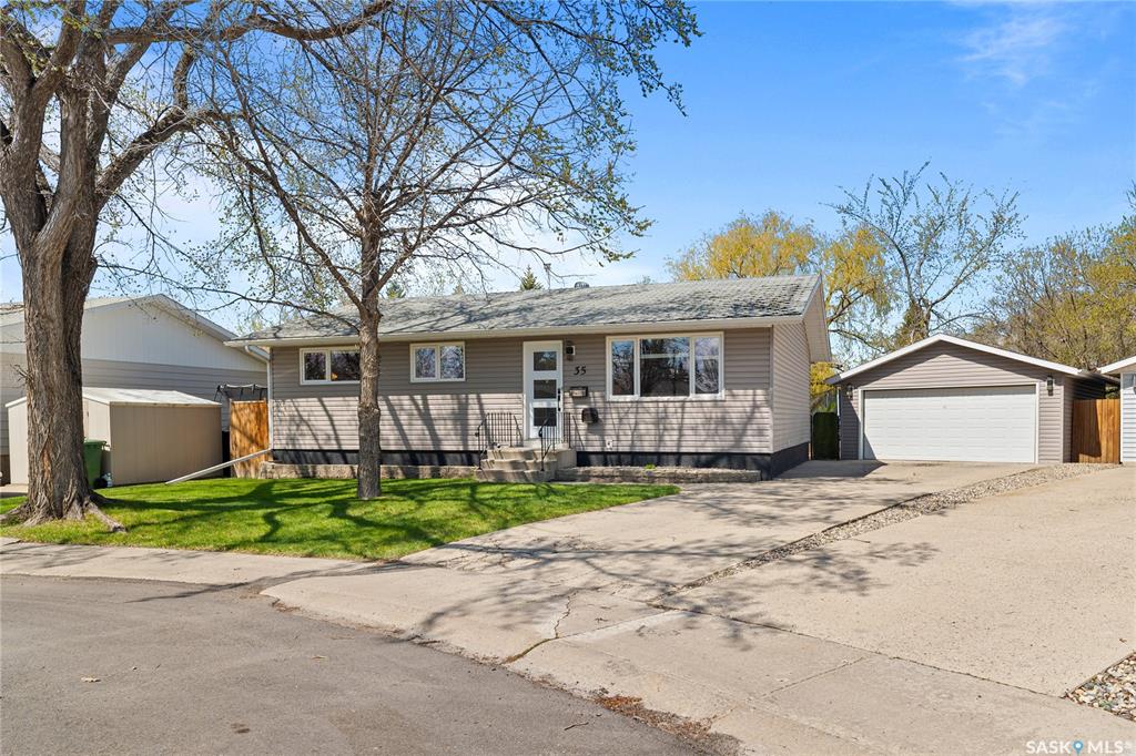 Second View of 35 Symons Place, Sherwood Estates, Regina, Saskatchewan, S4X 1M7