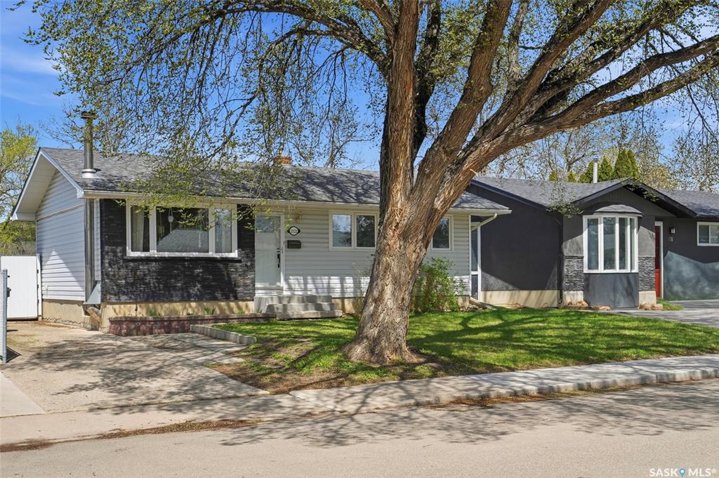 Second View of 2122 37th Street W, Westview Heights, Saskatoon, Saskatchewan, S7L 4E3