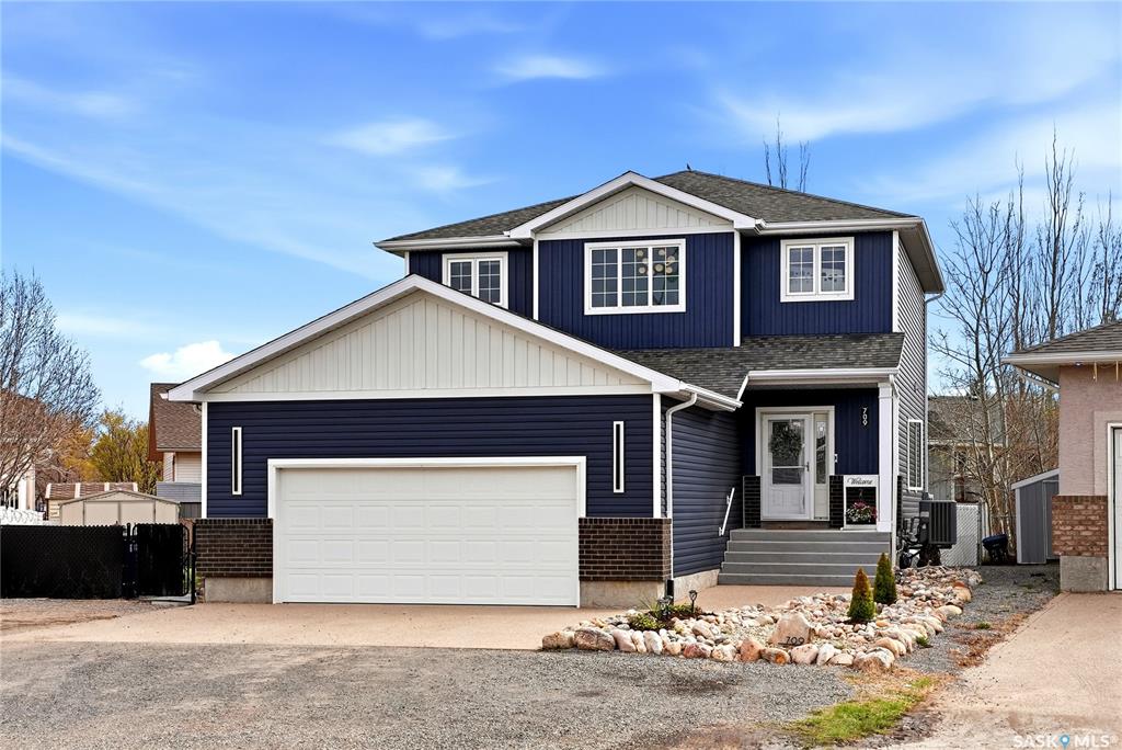 MLS® listing #SK036874 for sale located at 709 Aspen Crescent