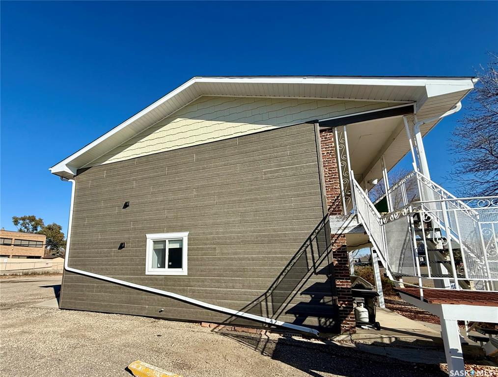 Second View of 122 1st Avenue E #2, Kindersley, Saskatchewan, S0L 1S0