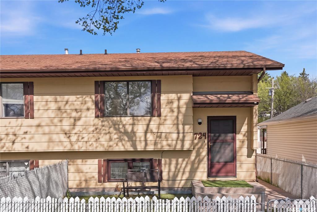 Second View of 724 M Avenue S, King George, Saskatoon, Saskatchewan, S7M 2L4