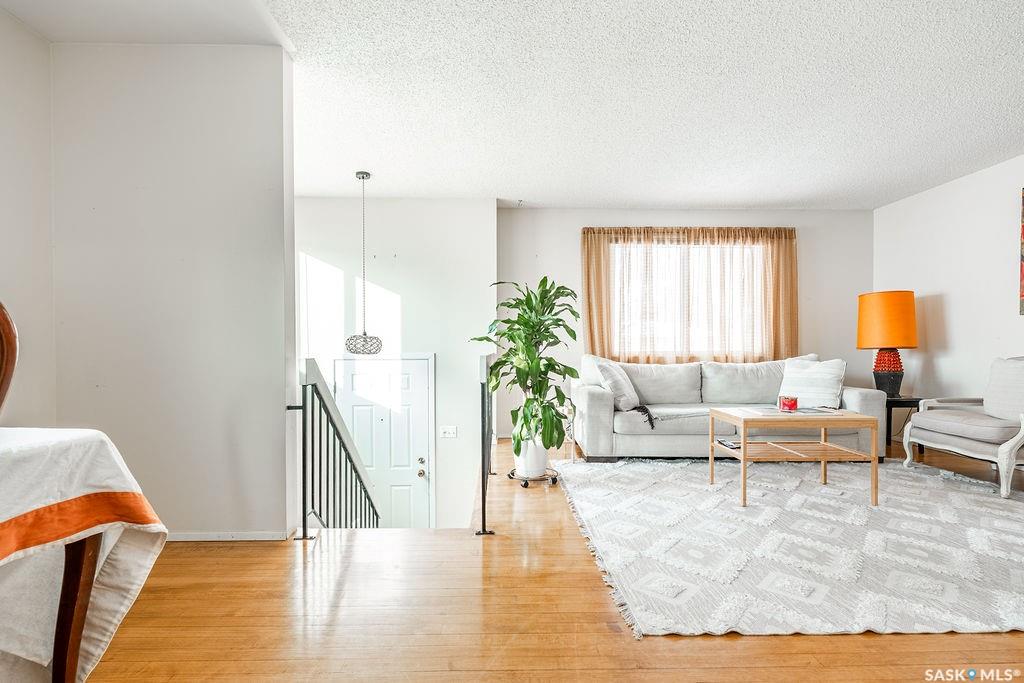Fifth View of 724 M Avenue S, King George, Saskatoon, Saskatchewan, S7M 2L4
