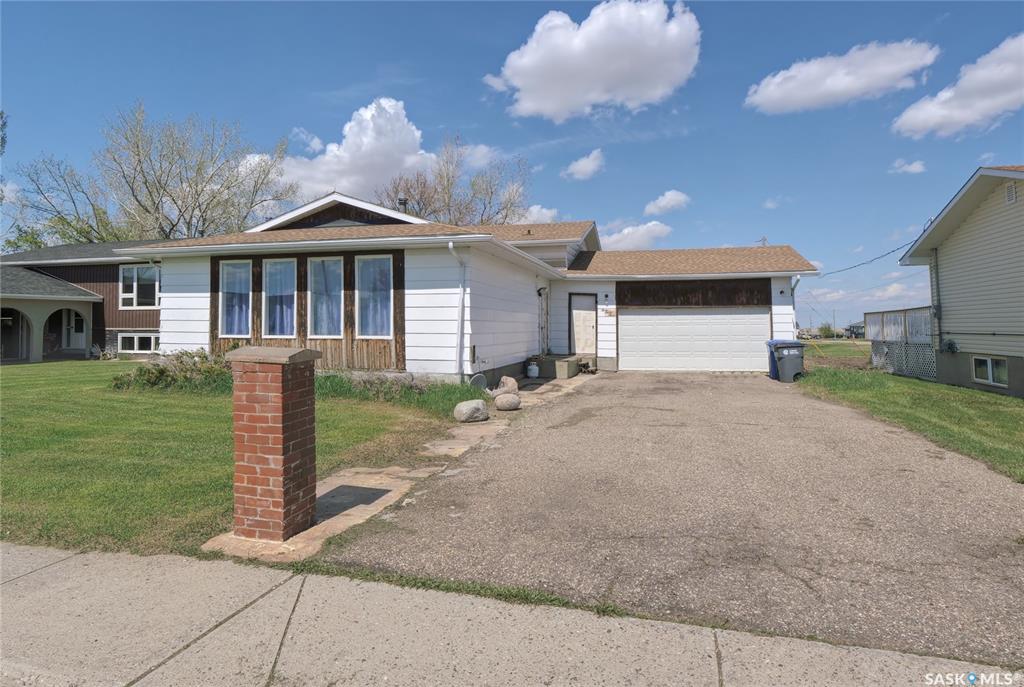 MLS® listing #SK037008 for sale located at 333 Dominion Bay