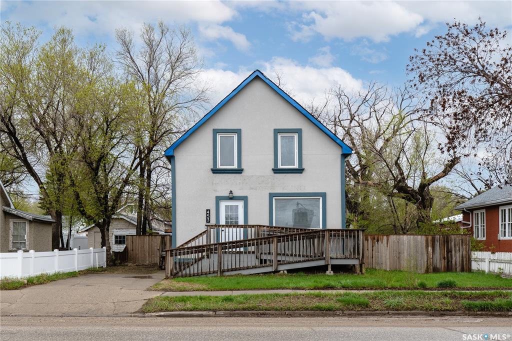 MLS® listing #SK037013 for sale located at 453 Lillooet Street W