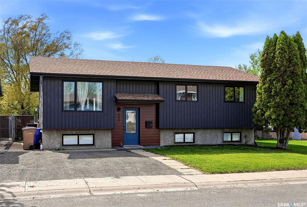 MLS® listing #SK037127 for sale located at 306 Howe Place