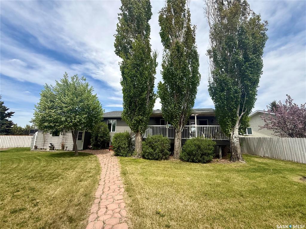 Third View of 14 Oconnor Court, Kindersley, Saskatchewan, S0L 1S1
