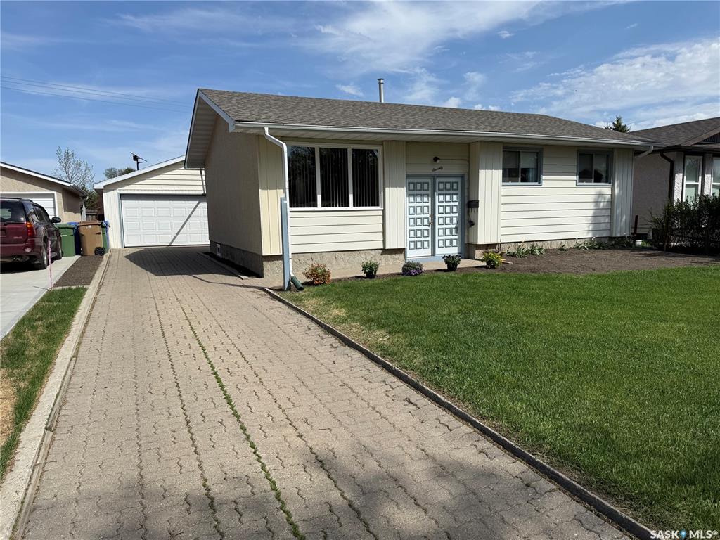 70 Hatton Crescent, SK037307, Saskatchewan,