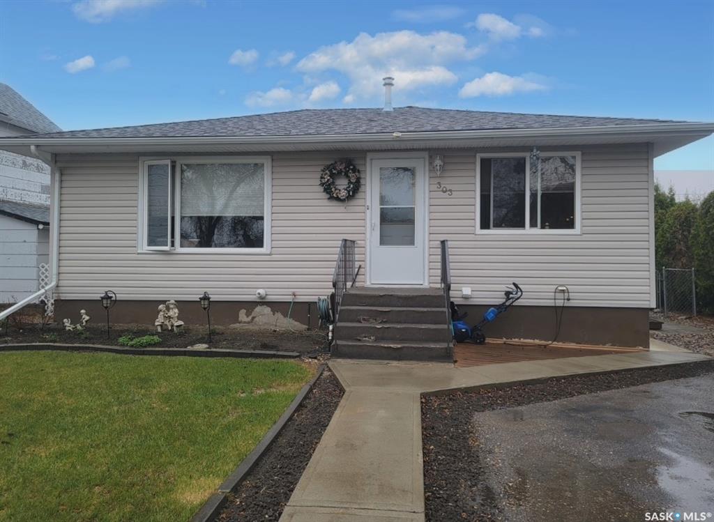 303 3 Street E, SK037399, Saskatchewan,