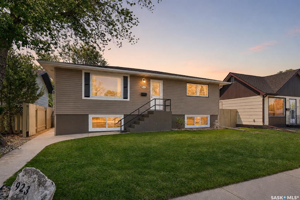 MLS® listing #SK037495 for sale located at 923 Francis Street
