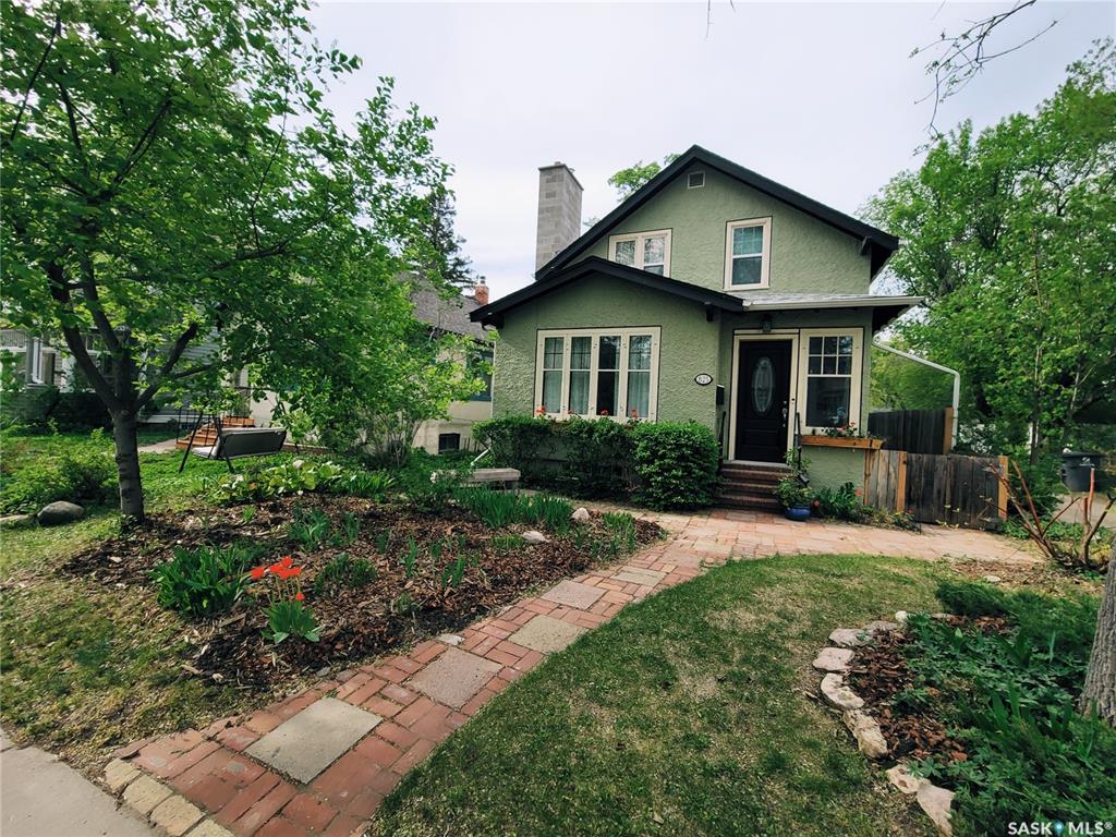 MLS® listing #SK037503 for sale located at 825 10th Street E