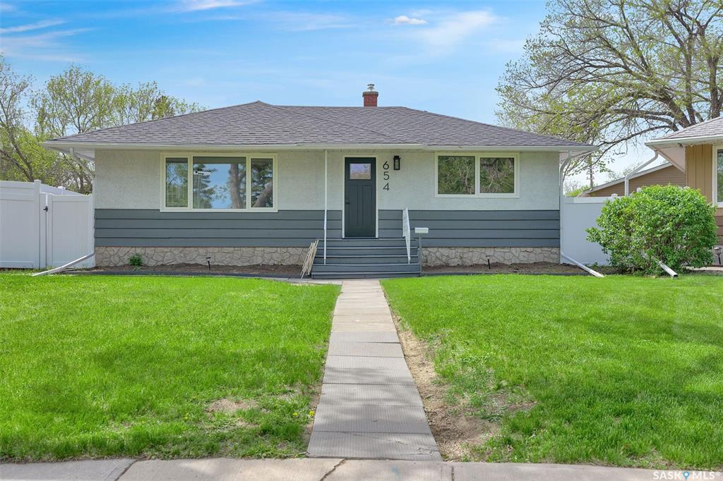 MLS® listing #SK037578 for sale located at 654 Aberdeen Crescent