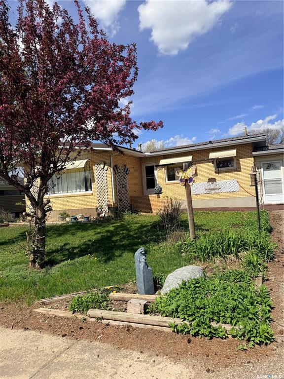 Second View of 512 Mcnab Street, Burstall, Saskatchewan, S0N 0H0