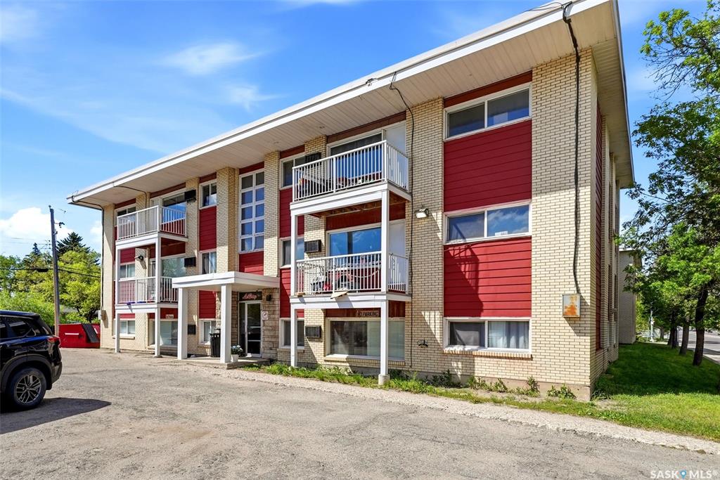 MLS® listing #SK037786 for sale located at 1811 8th Avenue N #23