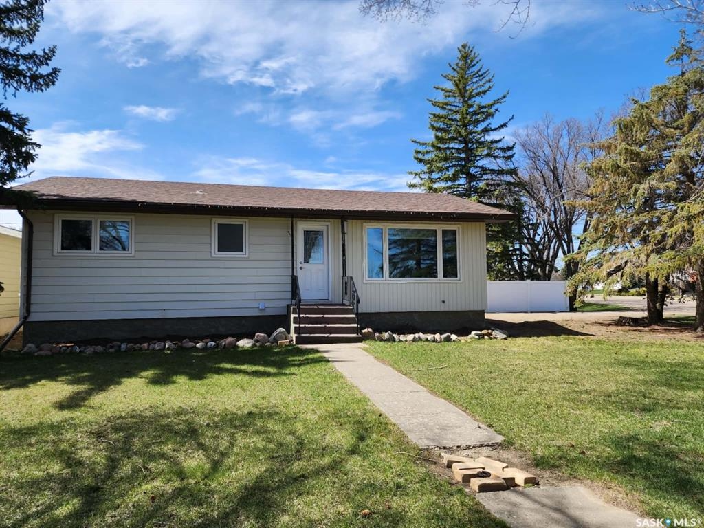Second View of 891 2nd Street E, Shaunavon, Saskatchewan, S0N 2M0