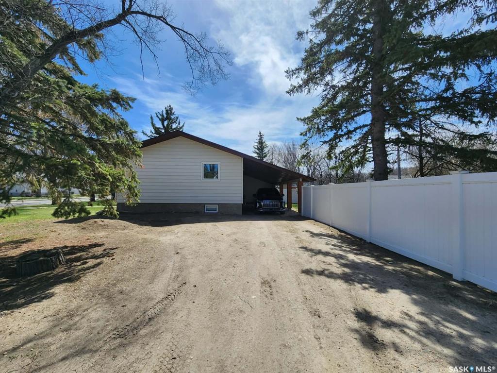 Third View of 891 2nd Street E, Shaunavon, Saskatchewan, S0N 2M0