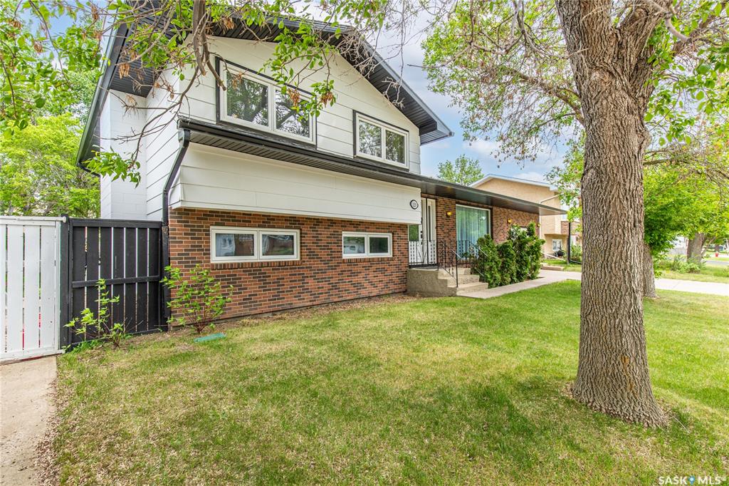 Third View of 1229 Pascoe Drive W, Palliser, Moose Jaw, Saskatchewan, S6H 6Z4