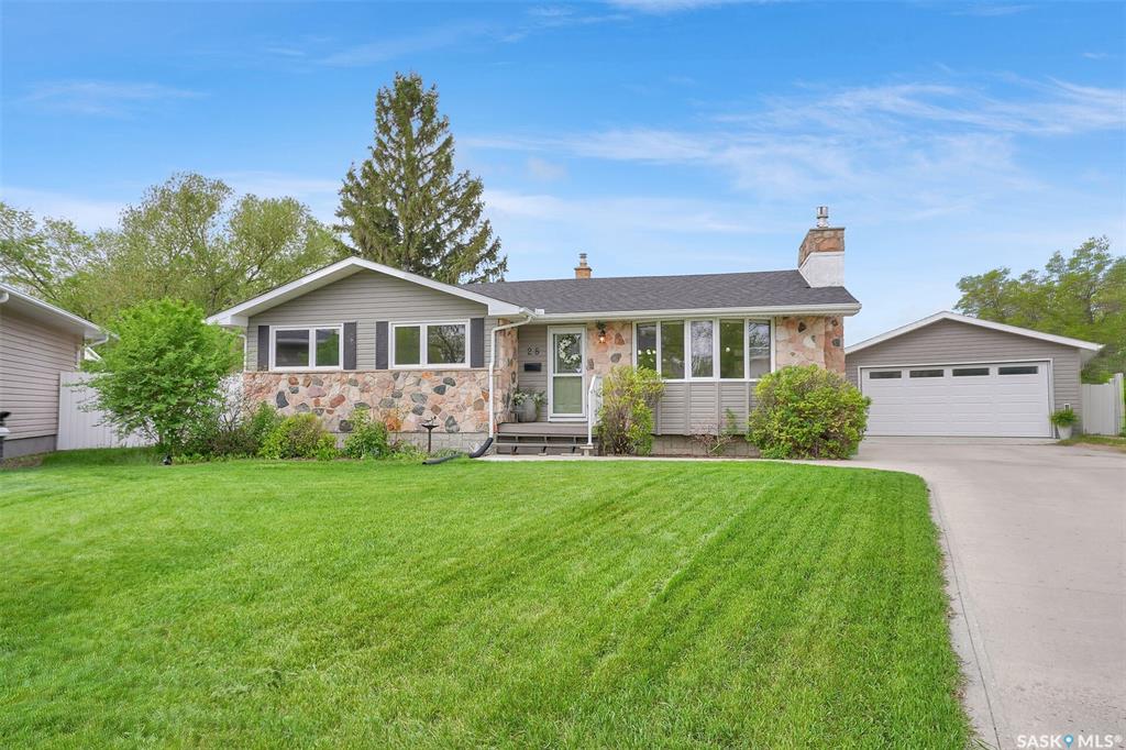 Second View of 28 Pleasantview Bay, Uplands, Regina, Saskatchewan, S4R 5H3