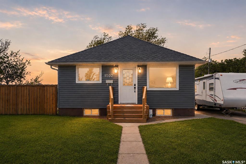 Second View of 1002 4th Avenue Sw, Westmount/Elsom, Moose Jaw, Saskatchewan, S6H 5W1