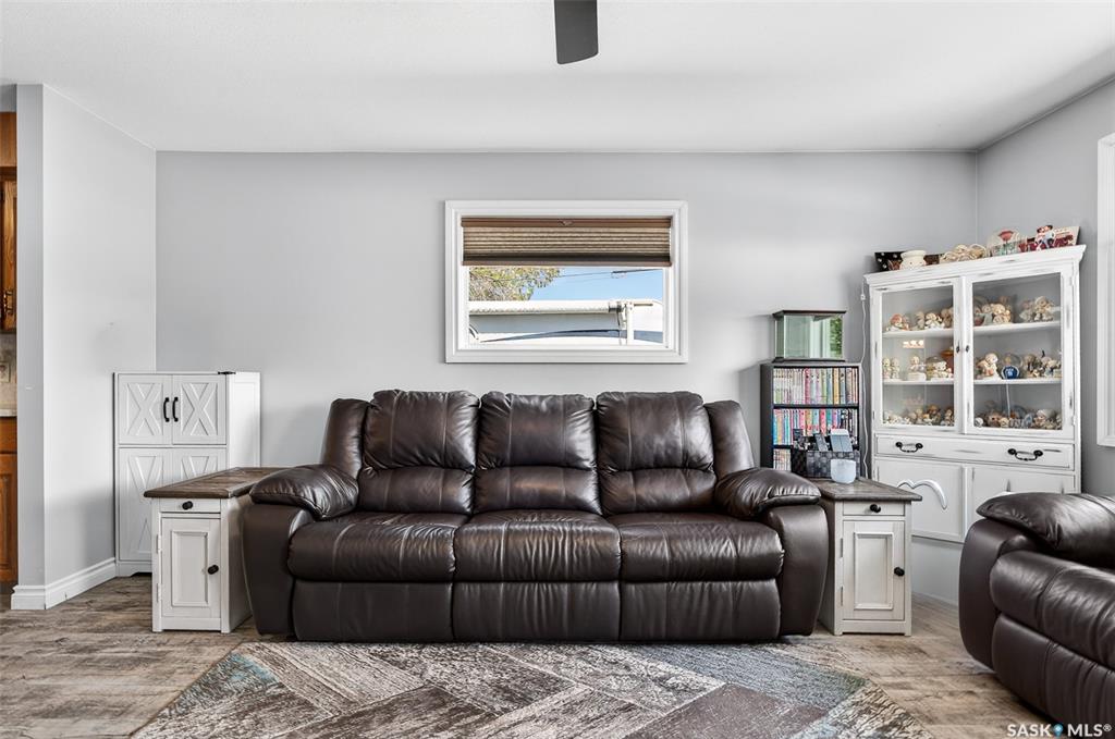 Fifth View of 1002 4th Avenue Sw, Westmount/Elsom, Moose Jaw, Saskatchewan, S6H 5W1