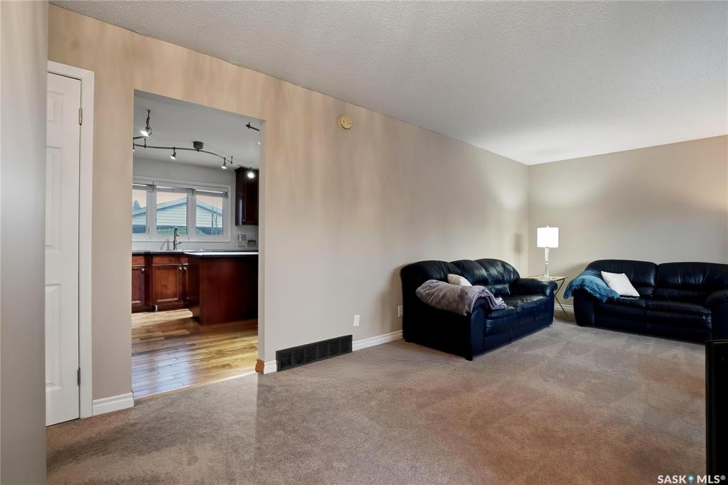 Fourth View of 2225 Easthill, Eastview SA, Saskatoon, Saskatchewan, S7J 3E1