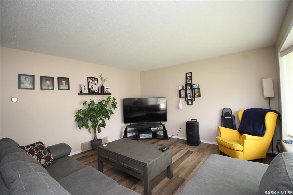 Second View of 622 9th Street W, Shaunavon, Saskatchewan, S0N 2M0
