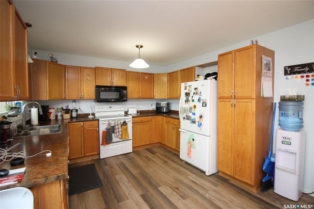 Third View of 622 9th Street W, Shaunavon, Saskatchewan, S0N 2M0