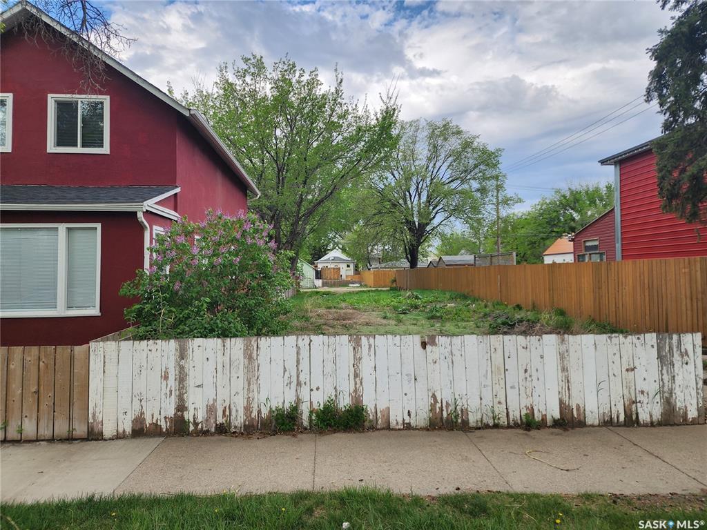 Second View of 403 H Avenue S, Saskatoon, Saskatchewan, S7M 1W6