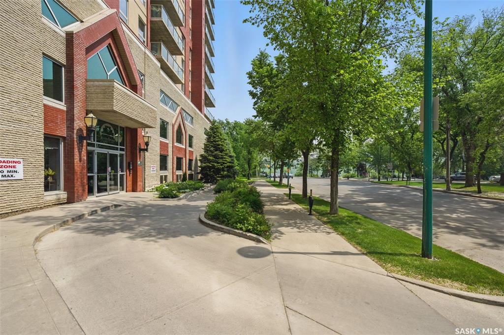 Third View of 902 Spadina Crescent E #1006, Central Business District, Saskatoon, Saskatchewan, S7K 0G8