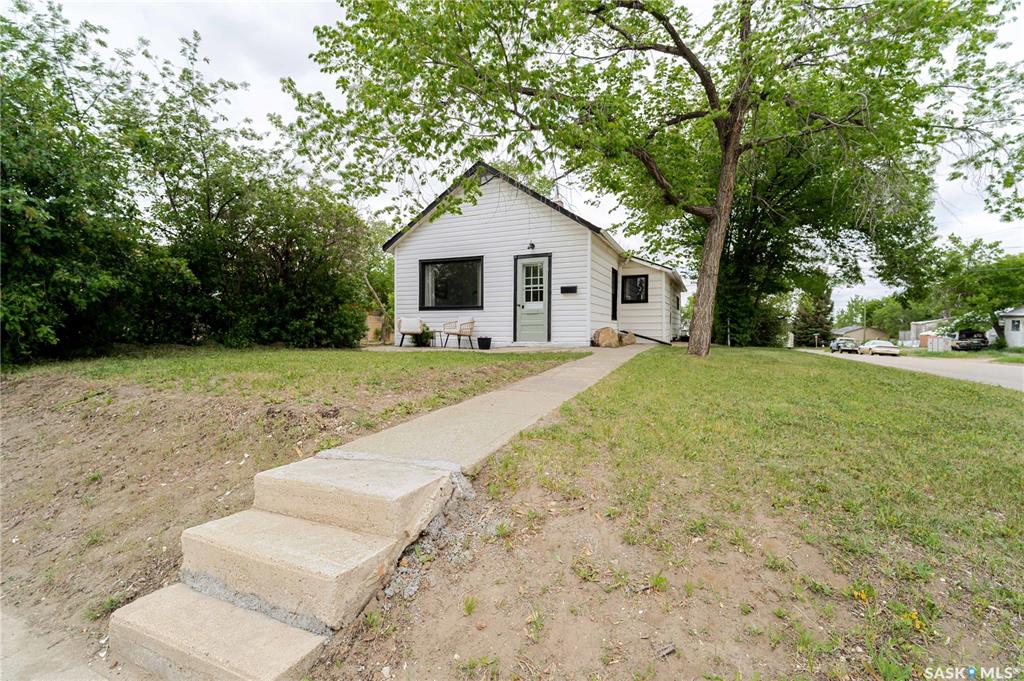 1102 Iroquois Street W, SK037949, Saskatchewan,