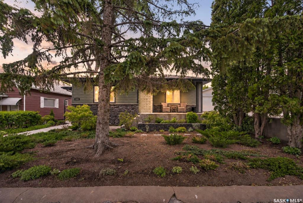 Third View of 1030 1st Avenue Nw, Central MJ, Moose Jaw, Saskatchewan, S6H 3N2
