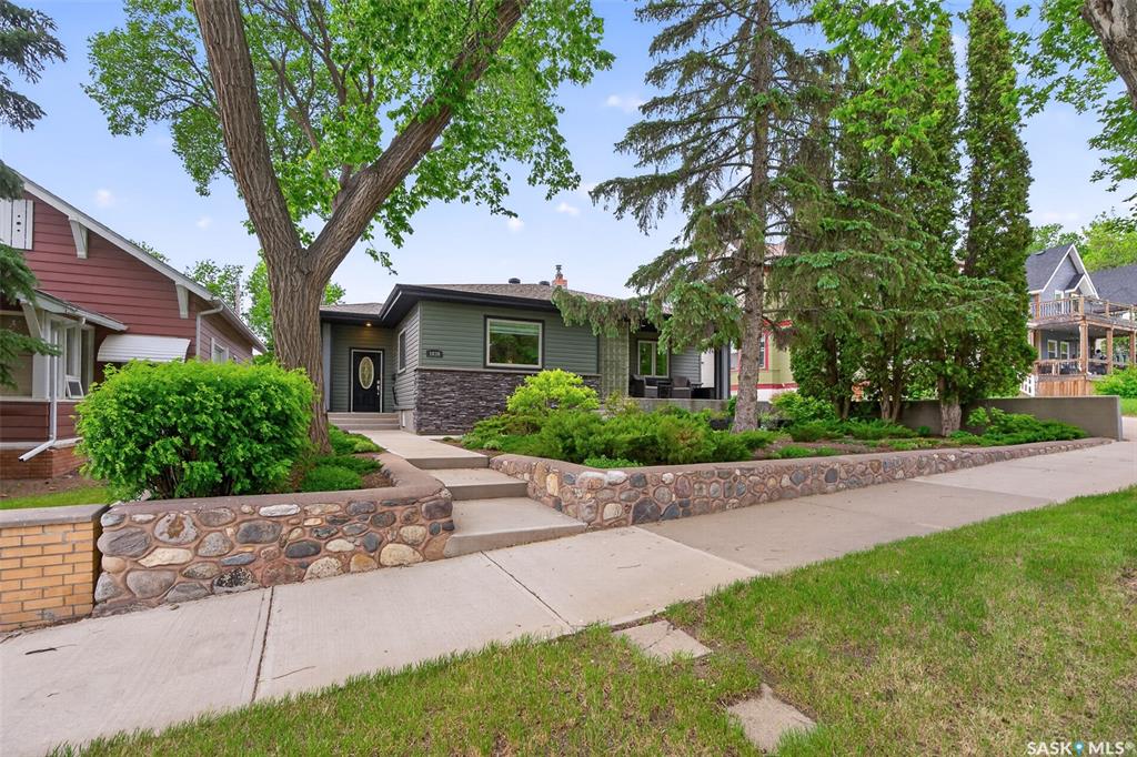 Fifth View of 1030 1st Avenue Nw, Central MJ, Moose Jaw, Saskatchewan, S6H 3N2