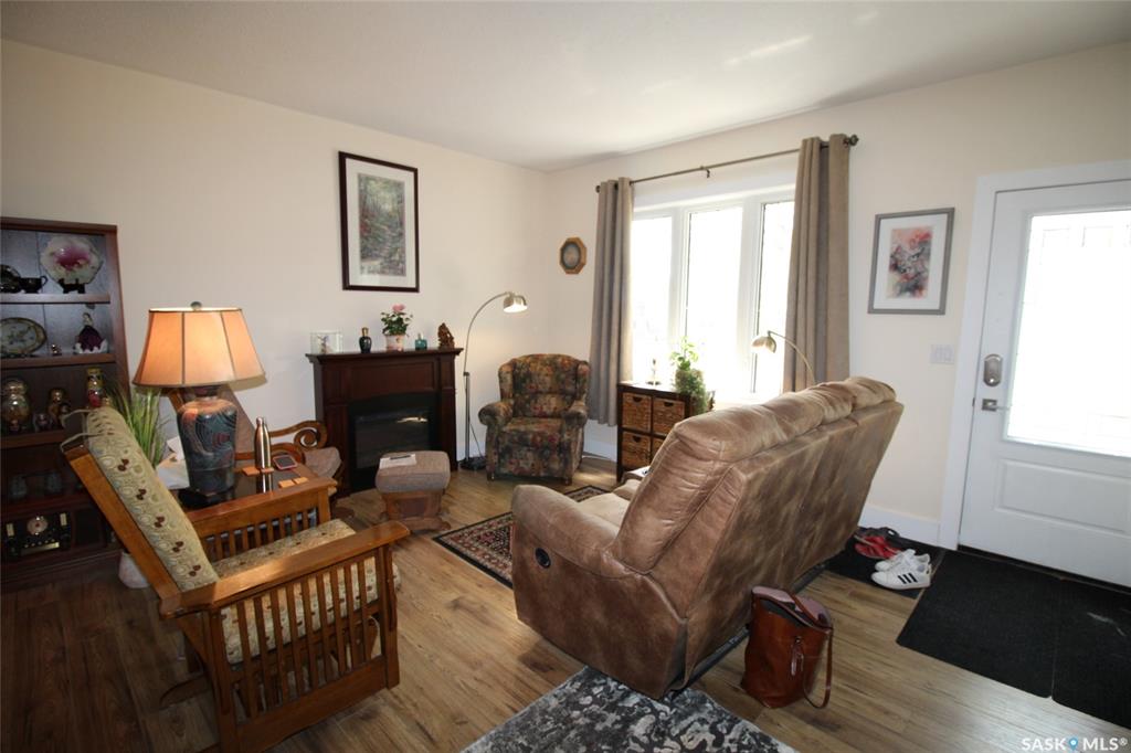 Second View of 580 1st Street E, Shaunavon, Saskatchewan, S0N 2M0