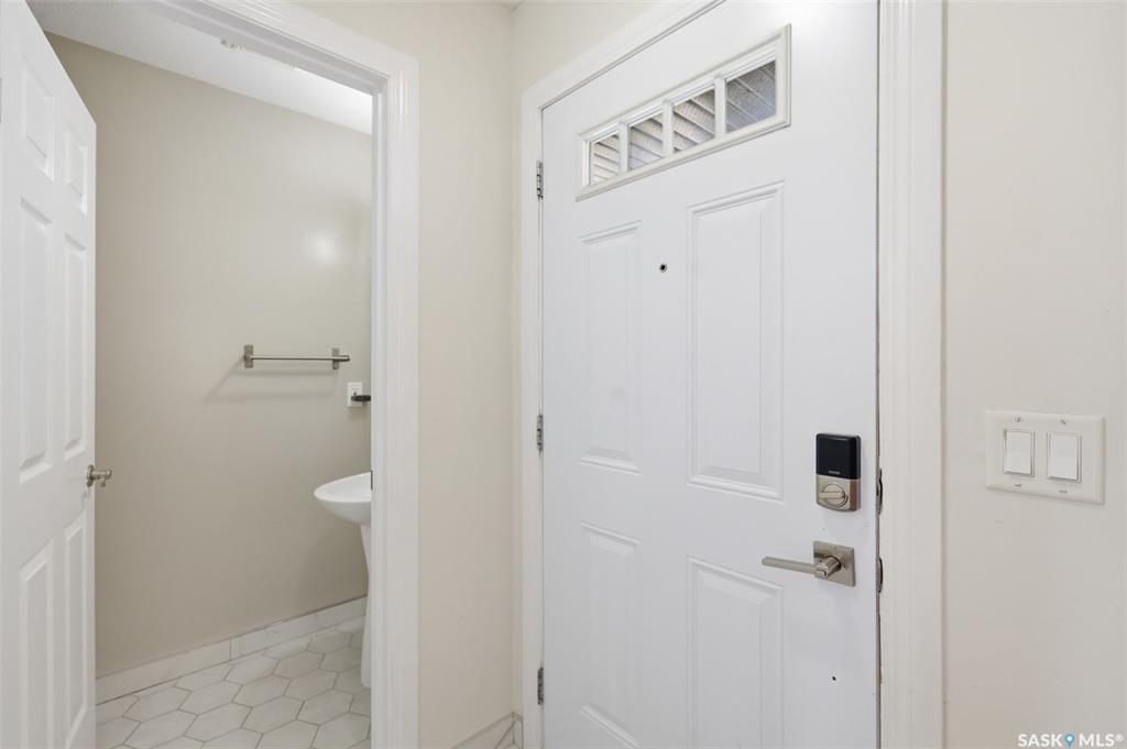 Third View of 422 Blakeney Crescent, Confederation Park, Saskatoon, Saskatchewan, S7L 7N5